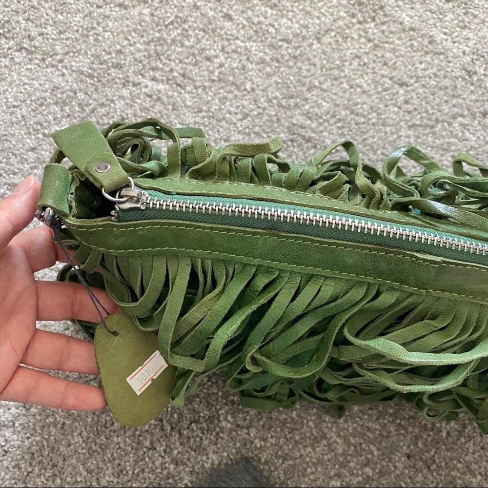 Soft leather loop crossbody bag NWT - Picture 6 of 9